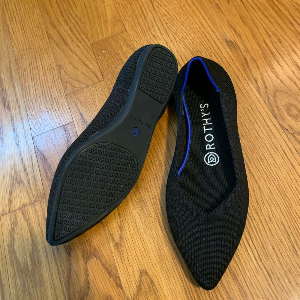 Rothys Black Point Flats Size 7.5 Brand New